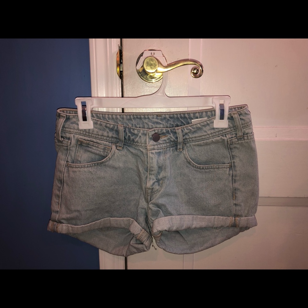H&M low waist light denim shorts